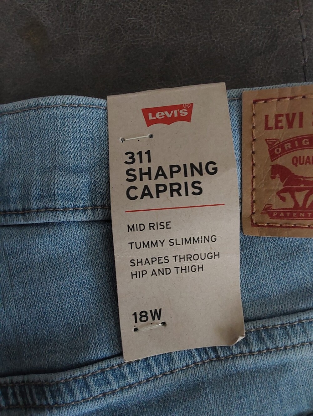 Levi's Light Blue Women's Capris — Classic Cropped Denim - Picture 3 of 4